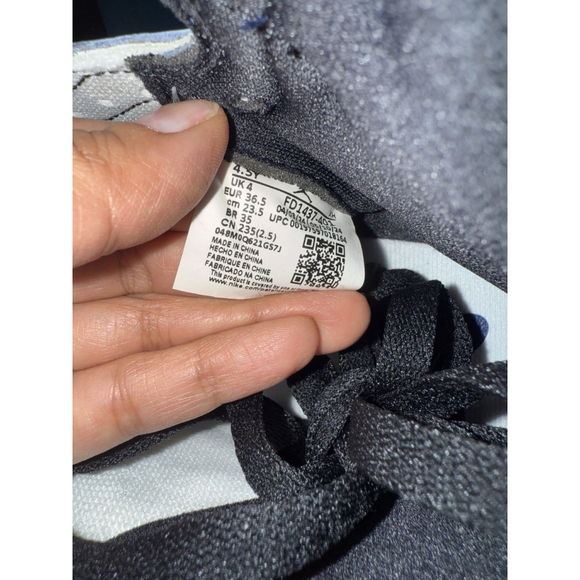 Nike Air Jordan 1 High OG Midnight Navy DZ5485-401 Size 4.5Y New - Picture 5 of 6